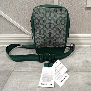Coach Turner back Pack In Signature Jacquard green
